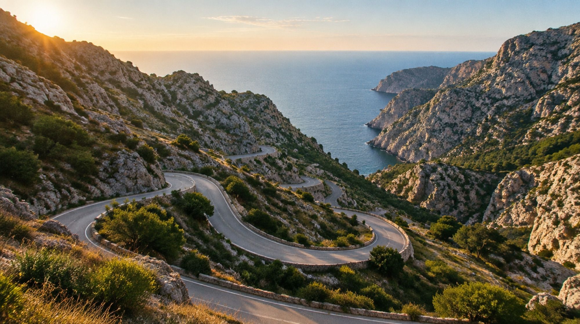 Serpentinen der Straße nach Sa Calobra in der Serra de Tramuntana
